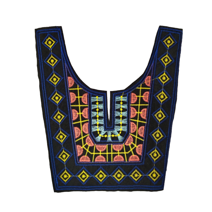Round shape embroidery neckline