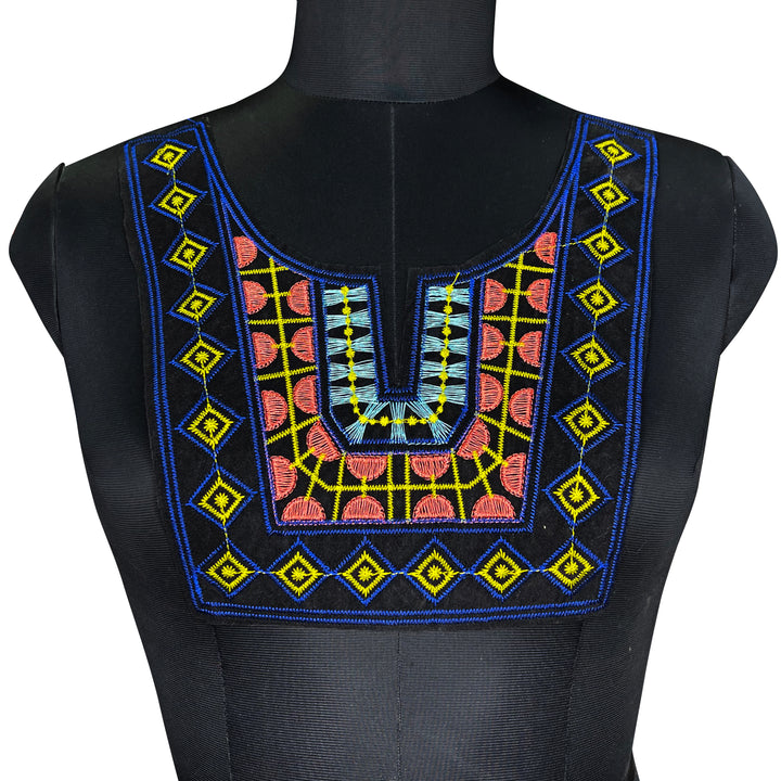Round shape embroidery neckline