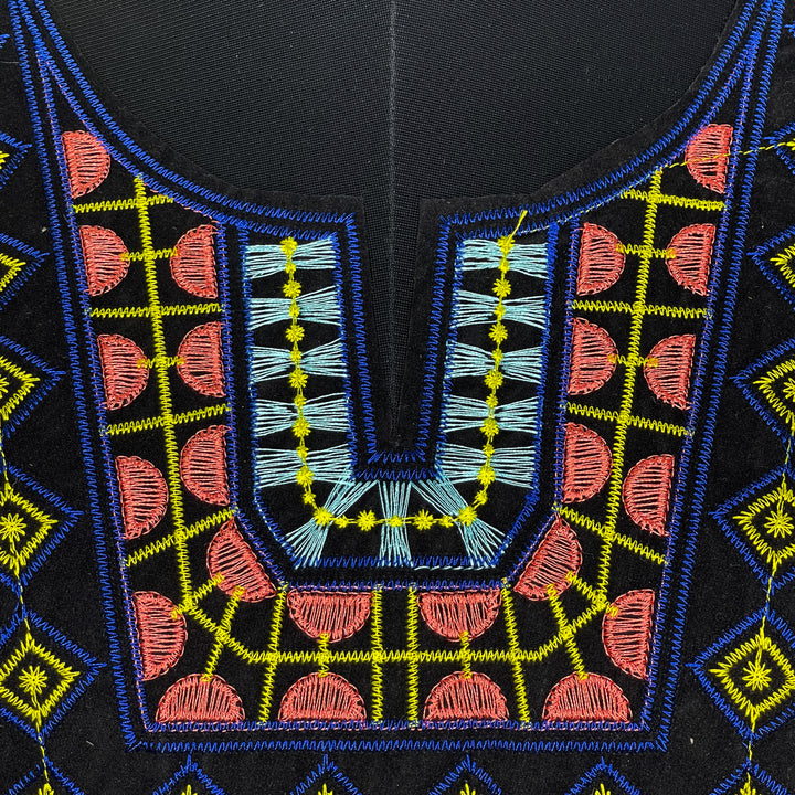 Round shape embroidery neckline
