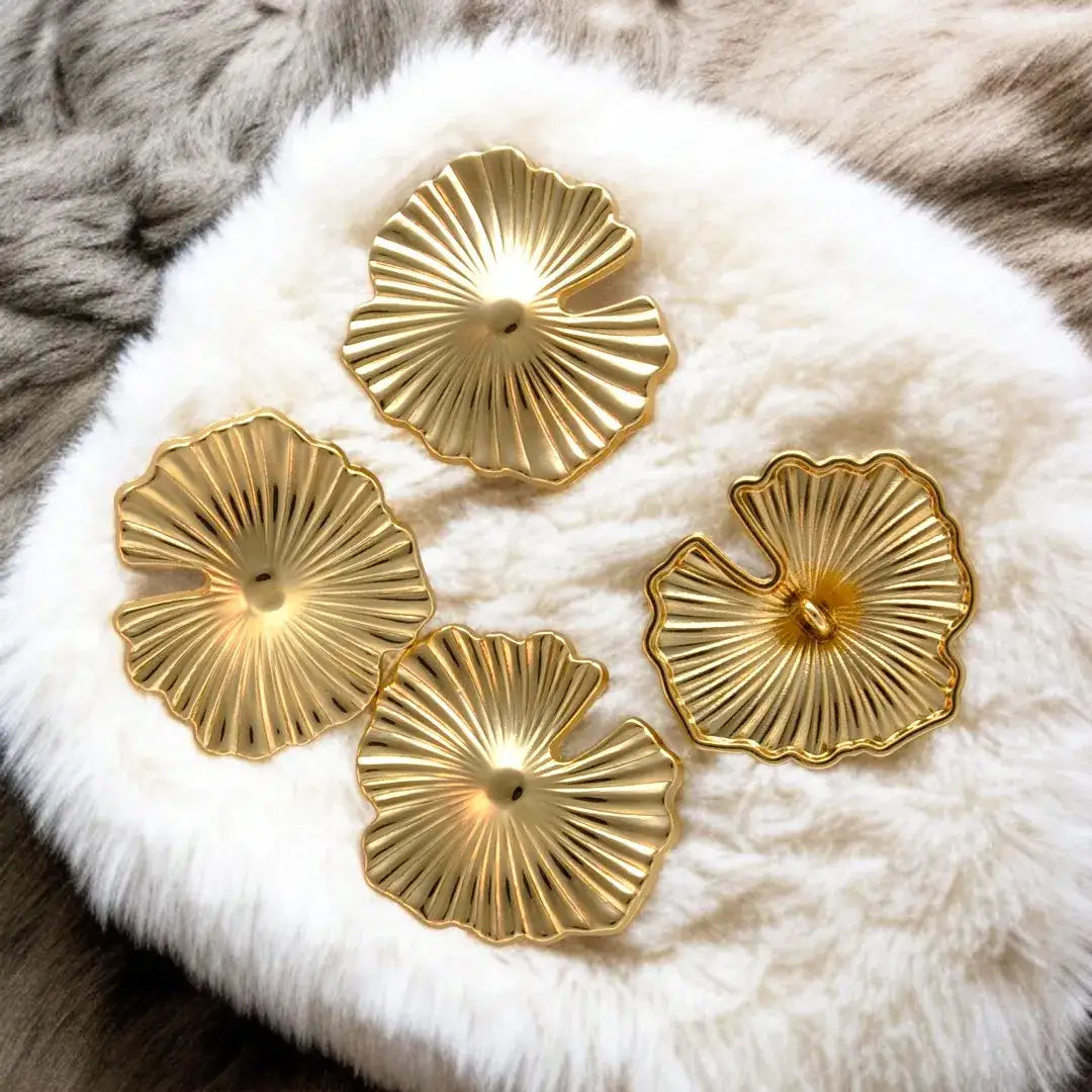 Fluted Shell Buttons