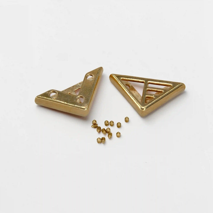 Geometric Linear Triangle Collar Tip