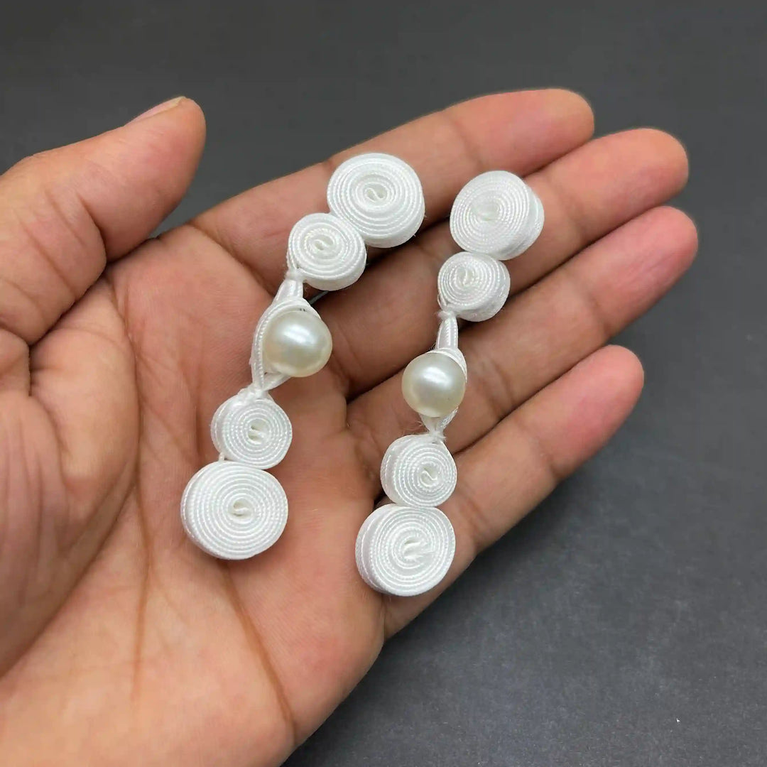 Pearl-Centered Spiral Frog Fastener