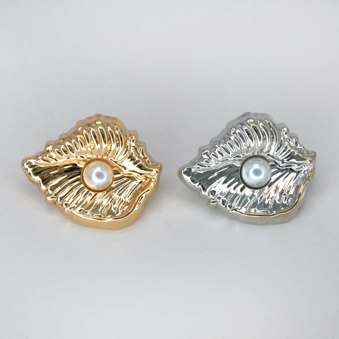 Scallop Shell Stud Pearl Button | 18mm(28L), 23mm(36L) & 28mm(44L)