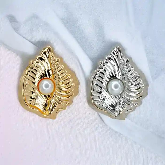 Scallop Shell Stud Pearl Button | 18mm(28L), 23mm(36L) & 28mm(44L)