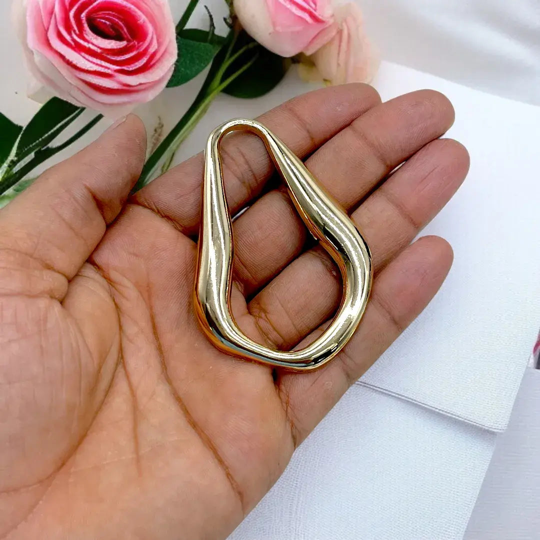 Asymmetrical Loop Buckle