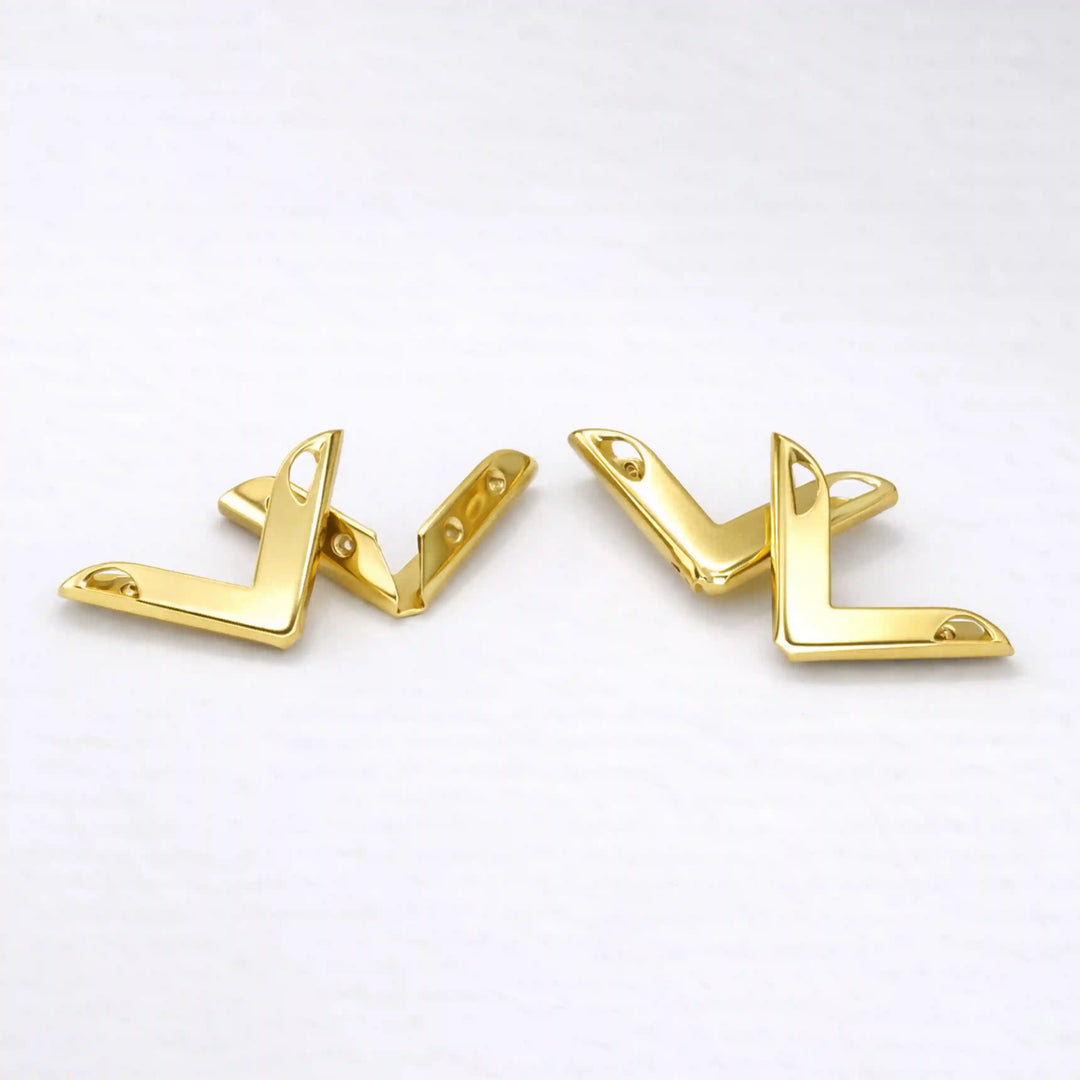 V-Shaped Open Design Collar Tip