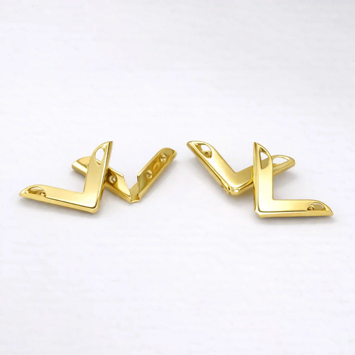 V-Shaped Open Design Collar Tip