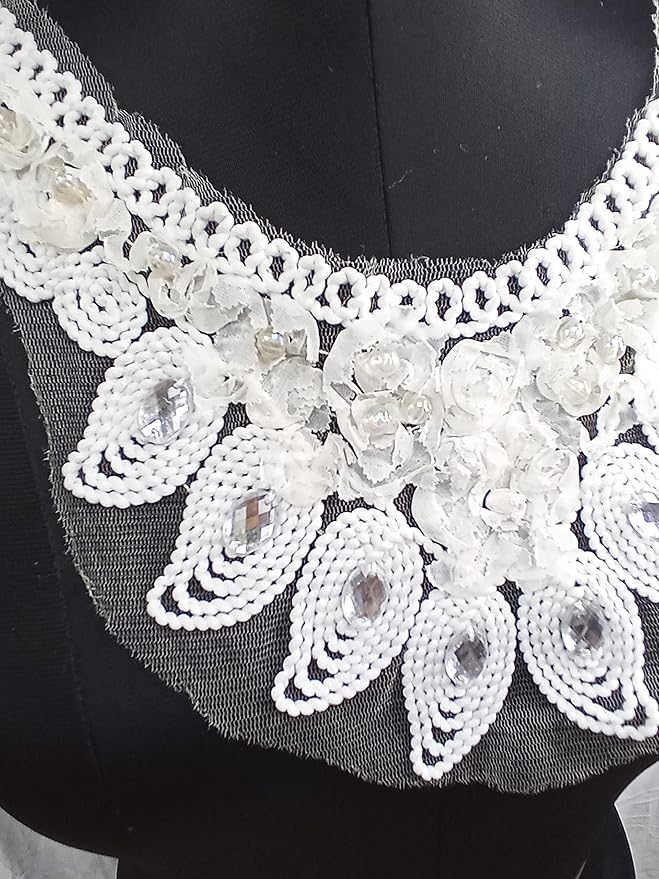 Leafy Diamond Style Neckline