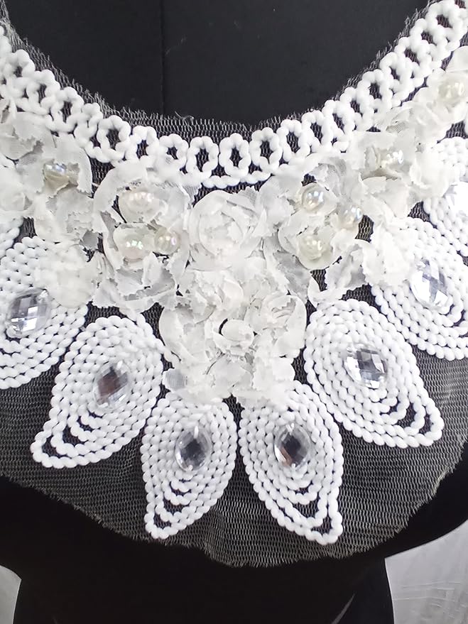 Leafy Diamond Style Neckline