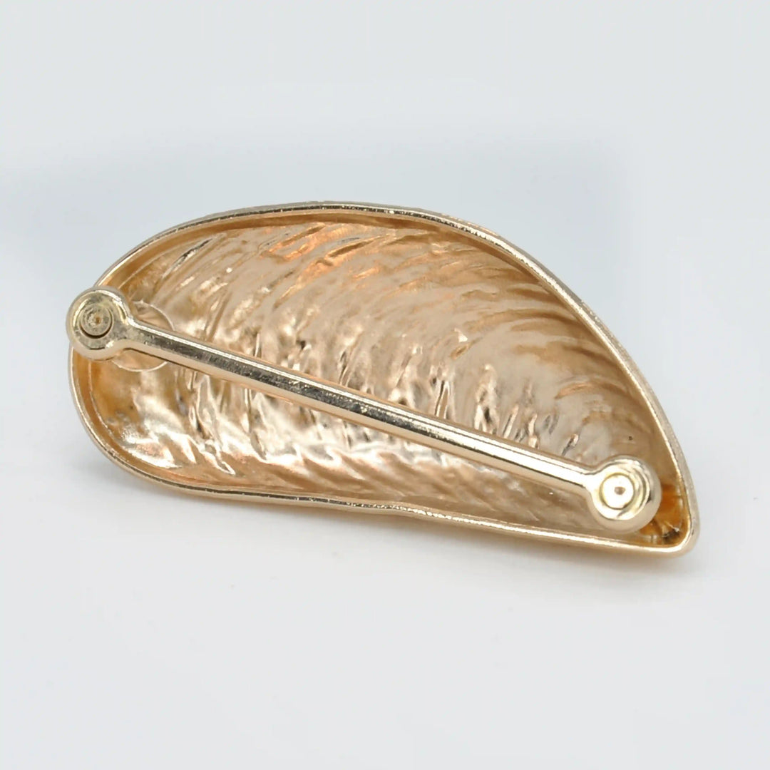 Ani Accessories Shell-Shaped Ornamental Buckle Backside image in the white background.