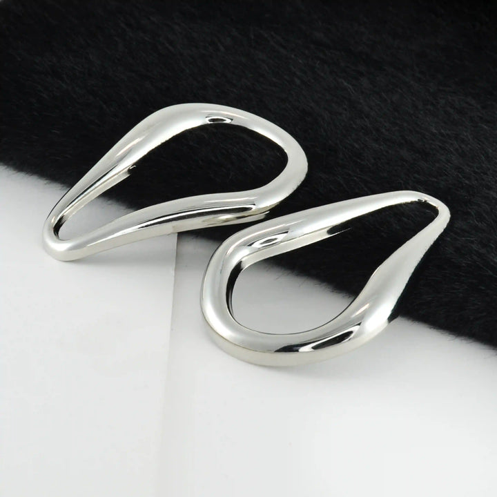 Abstract Loop Buckle