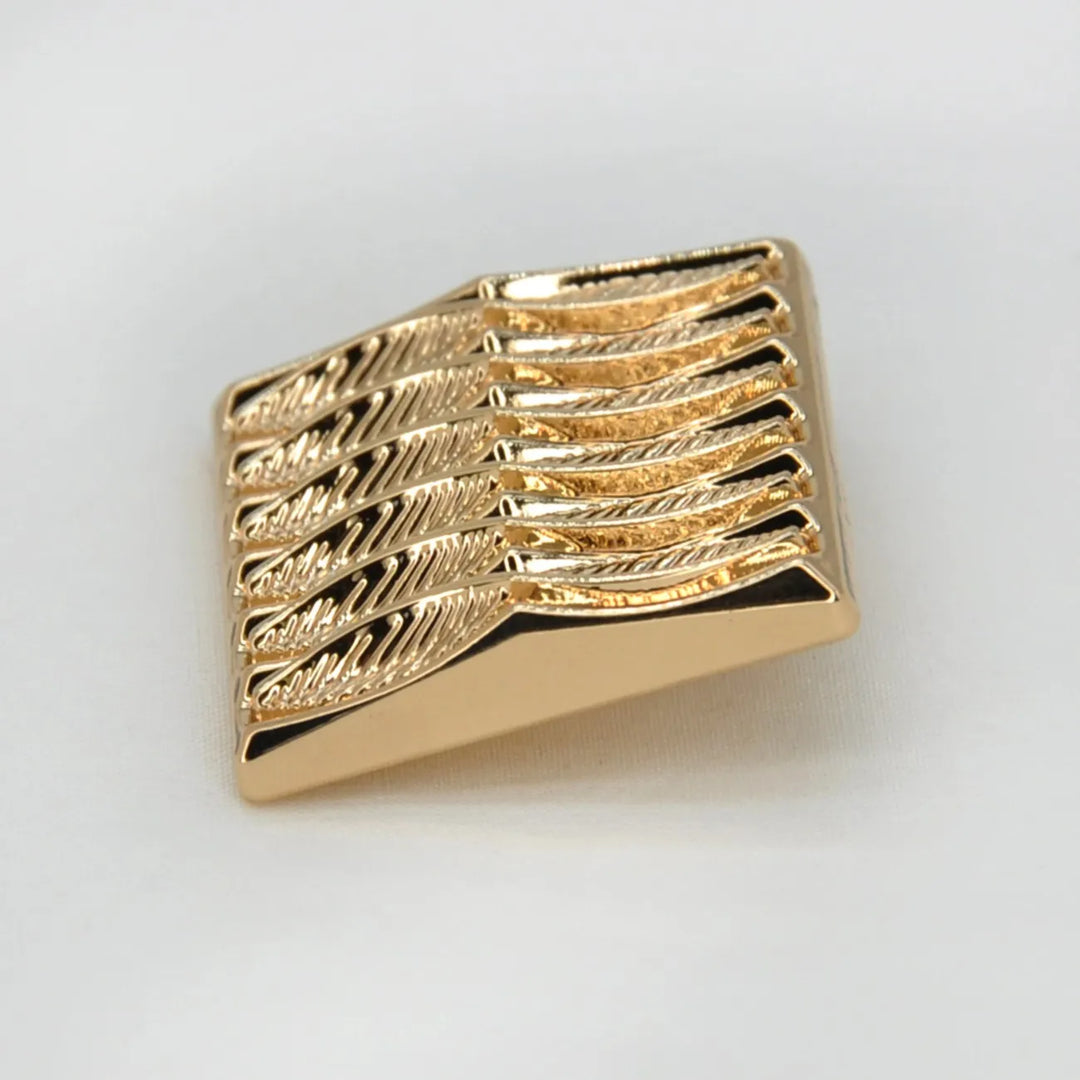 Elegant Leaf Pattern Gold Metal Button | 18mm (28L) & 23mm (36L)