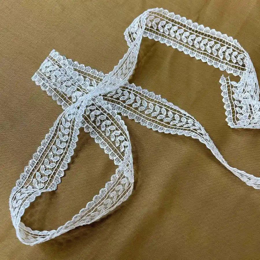 Delicate Leaf Pattern White Lace | Width 4cm (1.6 inches) 40mm