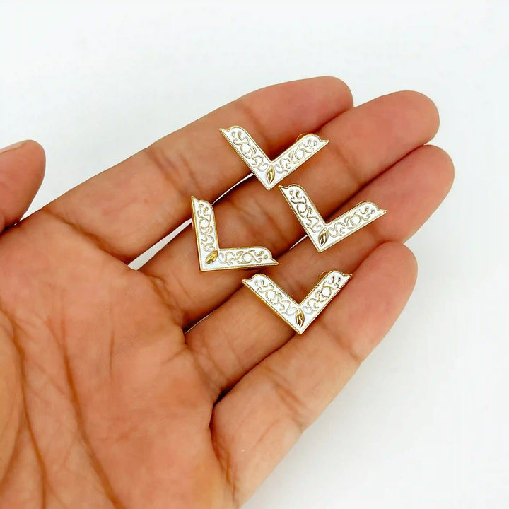 White and Gold Filigree Collar Tip