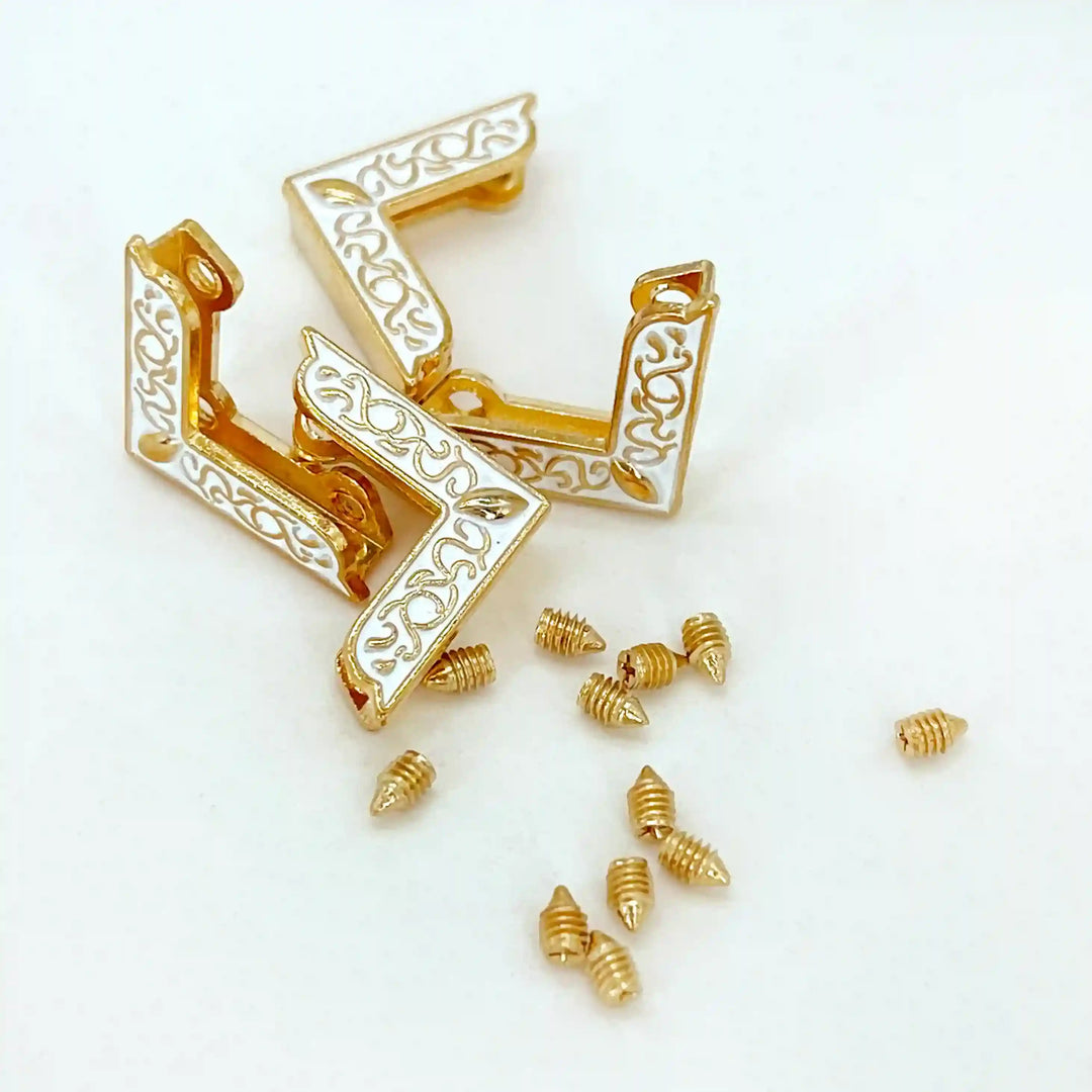 White and Gold Filigree Collar Tip