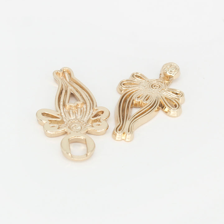 Intricate design gold Frog closure metal button