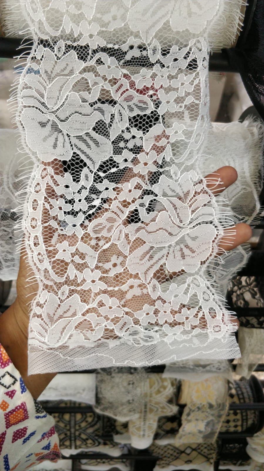 5 Panel Large Floral Design Chaintilay Lace