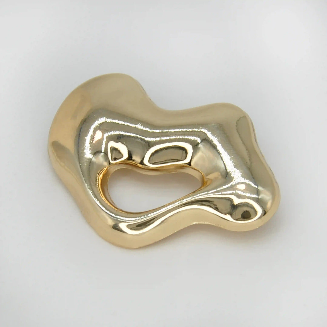 ANI Accessories lips inspired metal brooch, chunky gold lips with an open mouth, on grey with white color background 