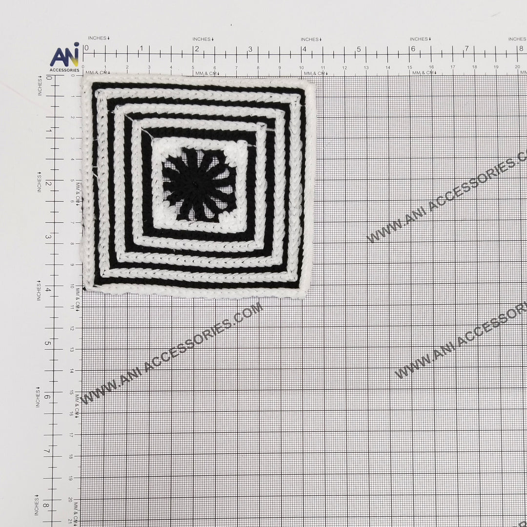 ANI Accessories granny square patch on a measuring grid: 4 x 4 inches (10 x 10 cm) 