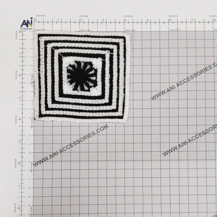 ANI Accessories granny square patch on a measuring grid: 4 x 4 inches (10 x 10 cm) 