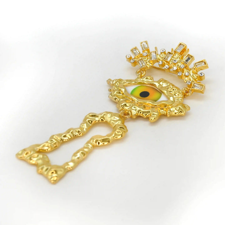 Side view of the mystic eye brooch pin showing the textured gold keyhole 