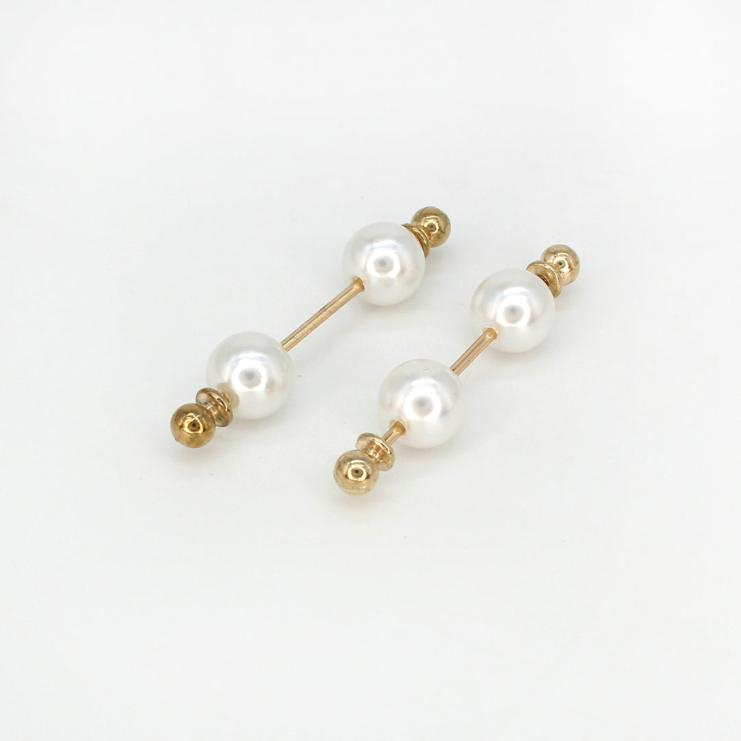 Stylish Pearl Bar Brooches for Women with Elegant Gold Accents and Classic Design