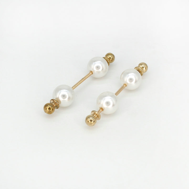 Stylish Pearl Bar Brooches for Women with Elegant Gold Accents and Classic Design