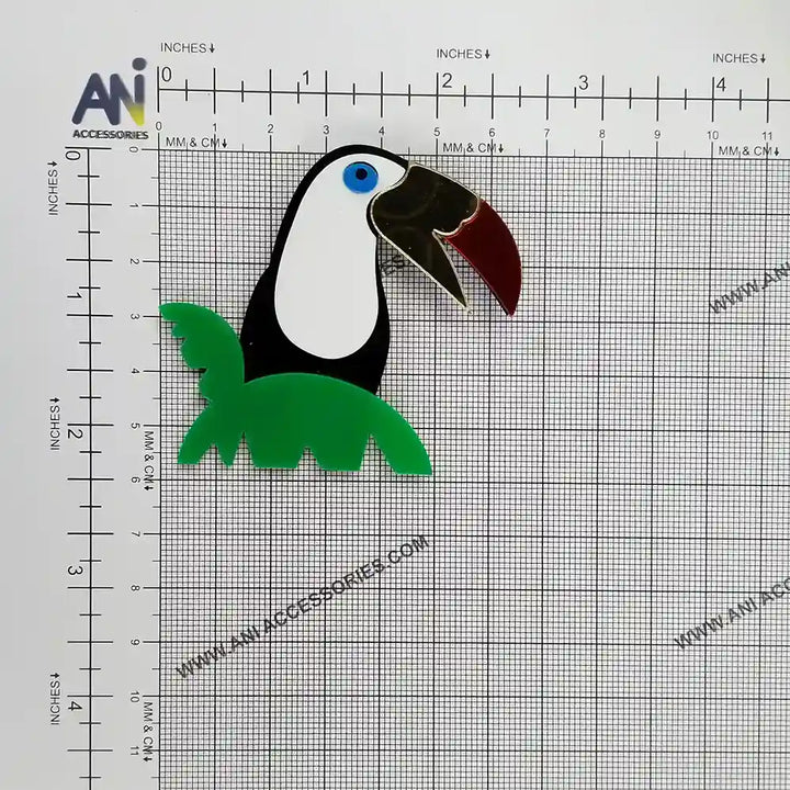 Stylized toucan brooch on a measuring grid, about 6.5 x 5.8 cm 